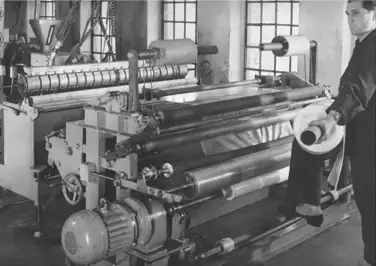 Roll winding machine