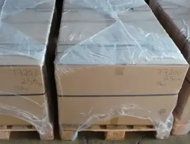 Schrumpfhauben auf Palette verschweisst